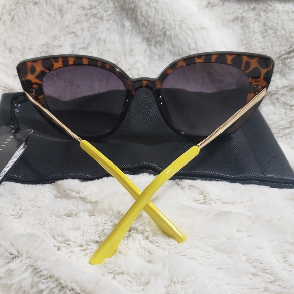 *SOLD* Quay Sunglasses - Picture 2 of 2